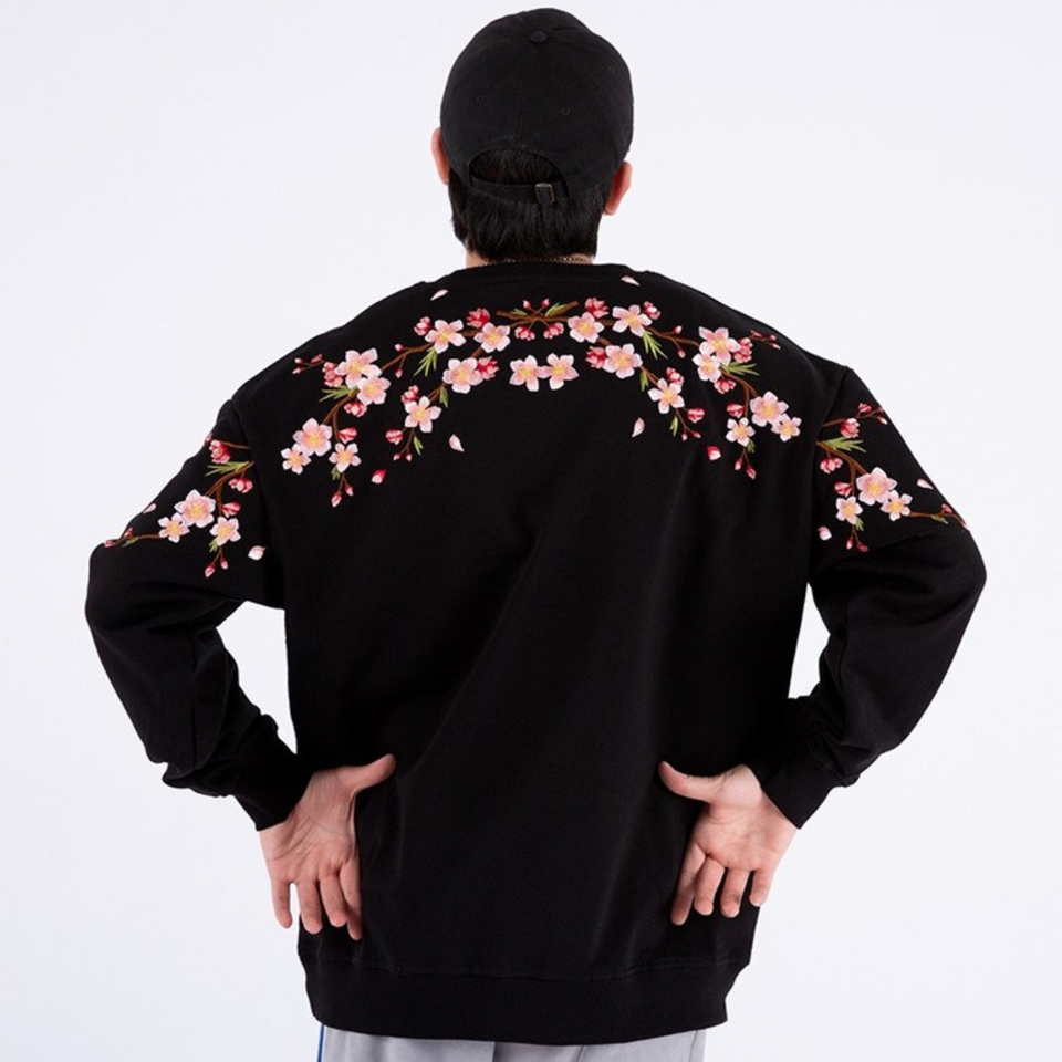 EMBROIDERY LONG-SLEEVED SWEATSHIRT PLUM BLOSSOM #L010